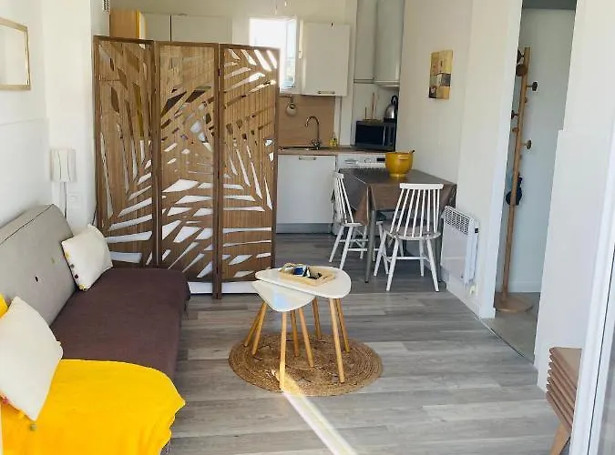 Nid Douillet Sur La Cote D'azur