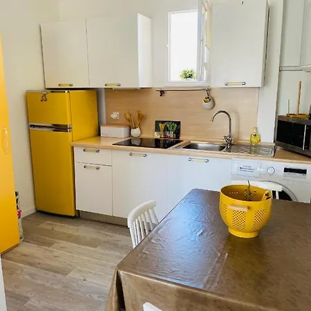 Nid Douillet Sur La Cote D'azur