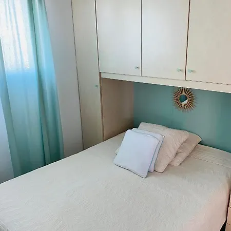 Nid Douillet Sur La Cote D'azur Antibes