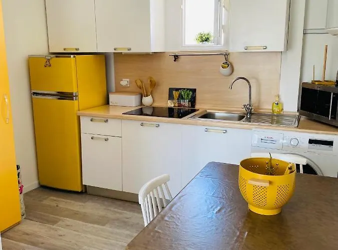 Nid Douillet Sur La Côte D'azur